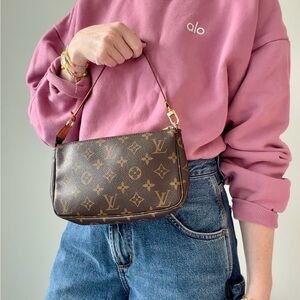 LOUIS VUITTON pochette accessoires